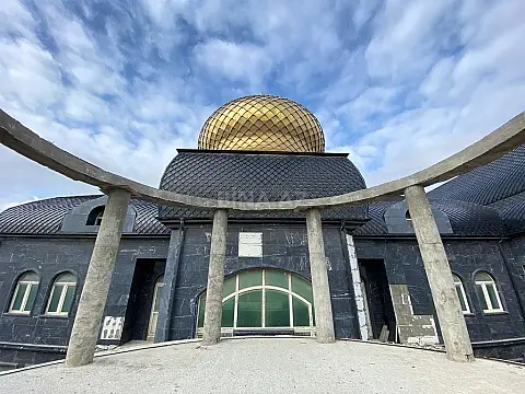 Satılır 11 otaqlı həyət evi 1700 m²