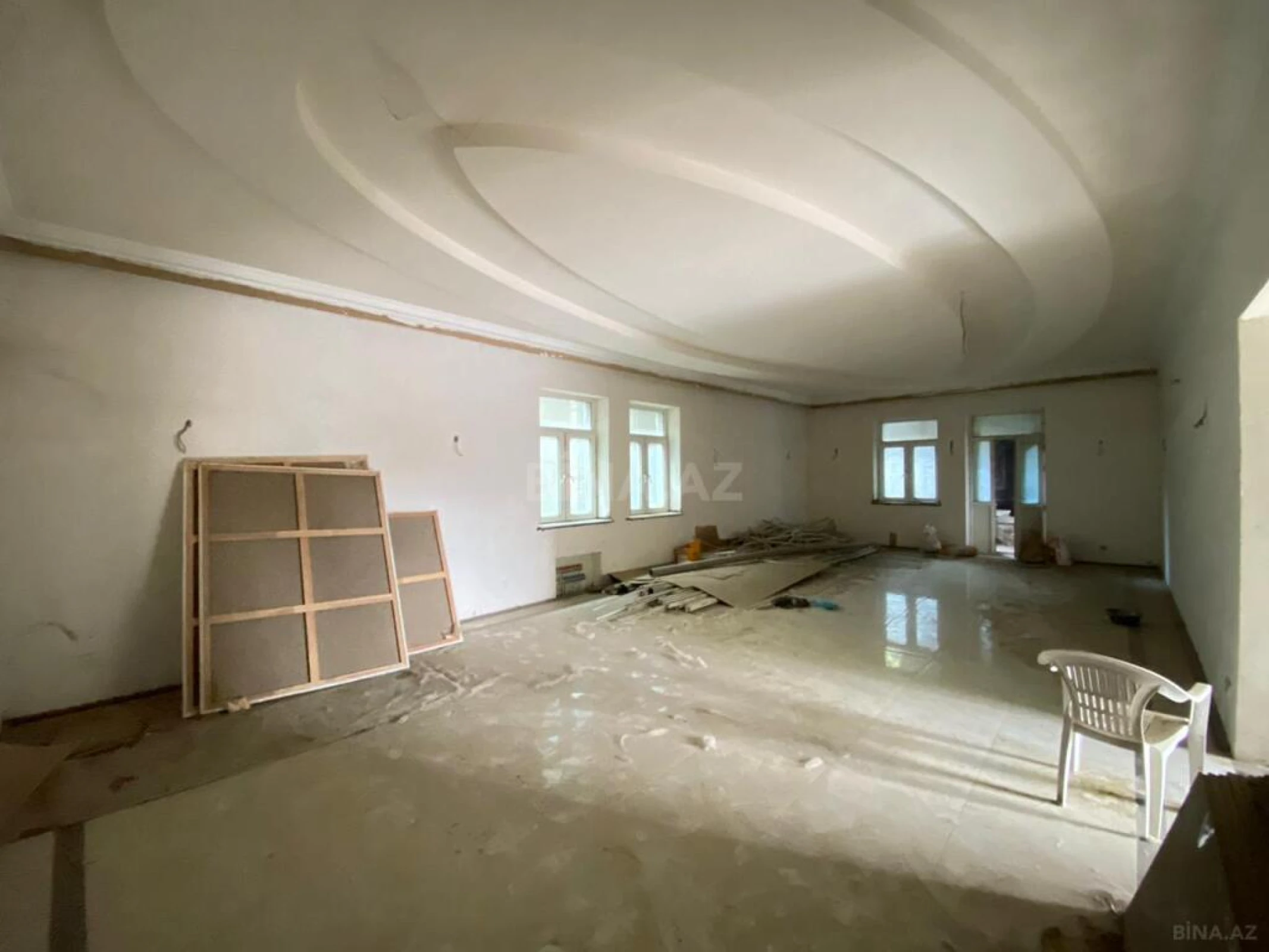 Satılır 11 otaqlı həyət evi 1700 m²