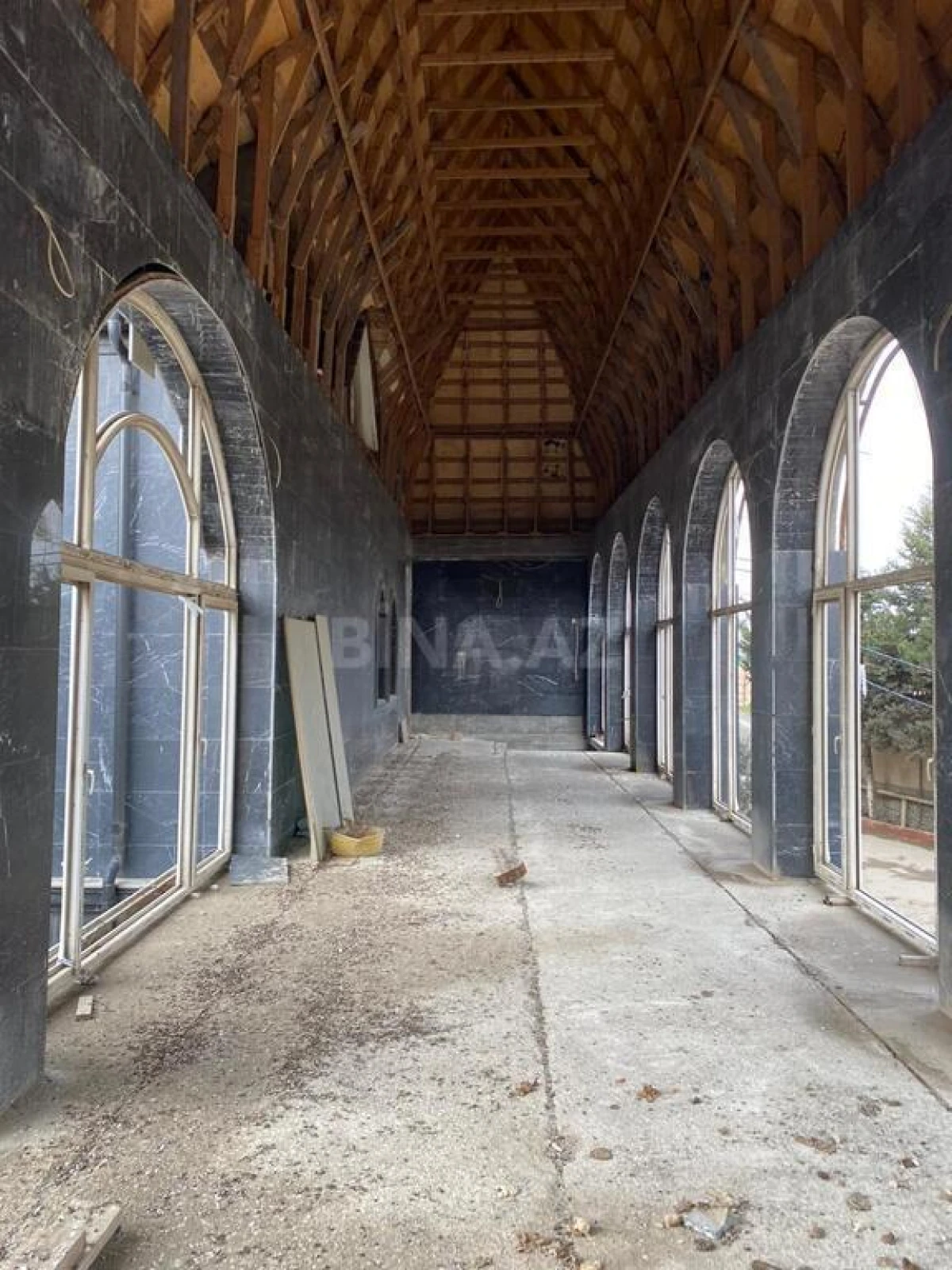 Satılır 11 otaqlı həyət evi 1700 m²