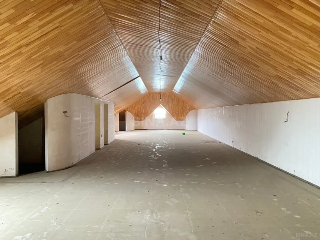 Satılır 11 otaqlı həyət evi 1700 m²