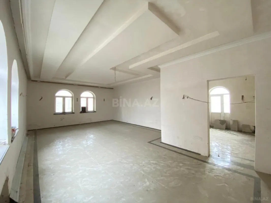 Satılır 11 otaqlı həyət evi 1700 m²