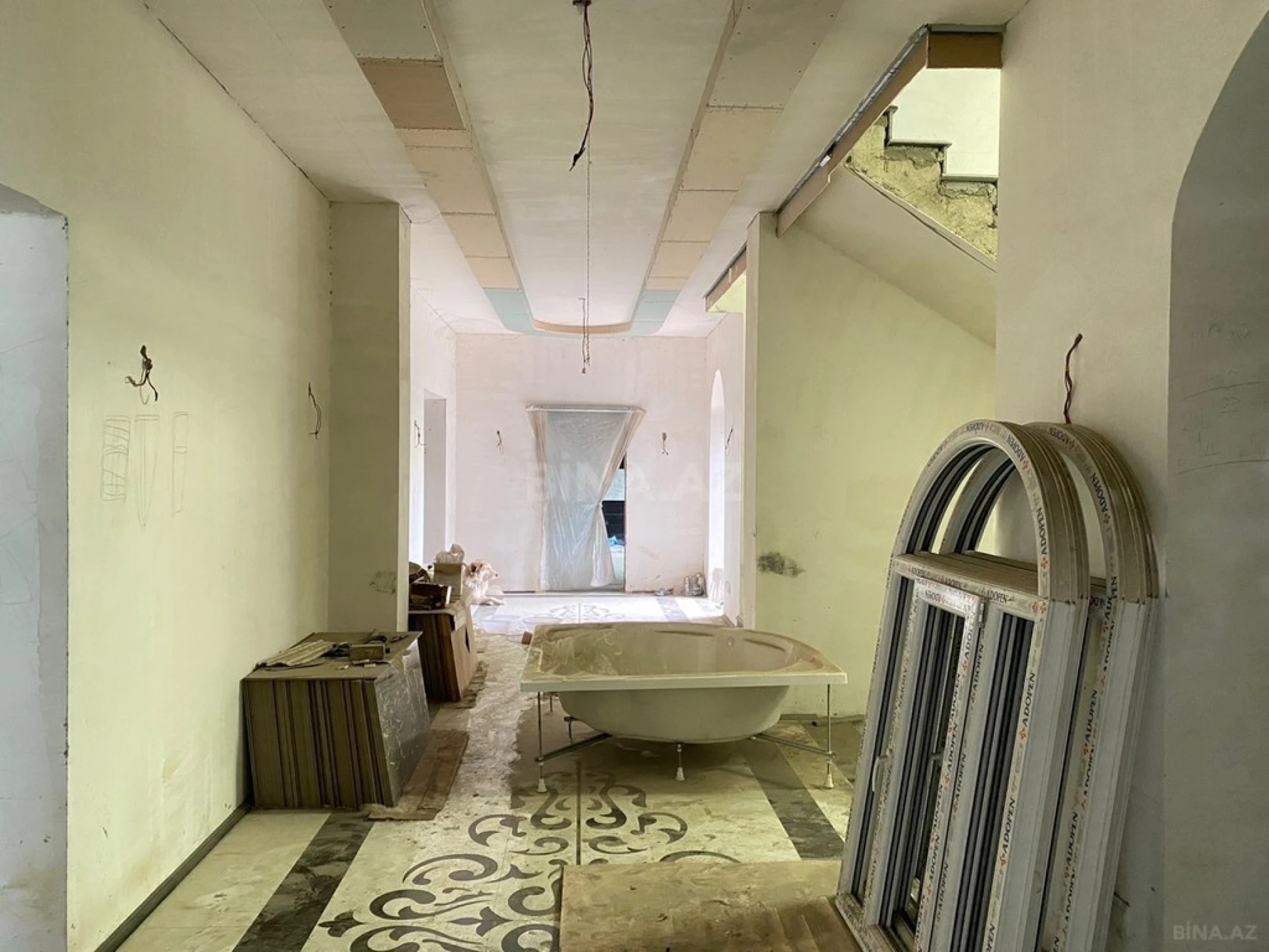 Satılır 11 otaqlı həyət evi 1700 m²