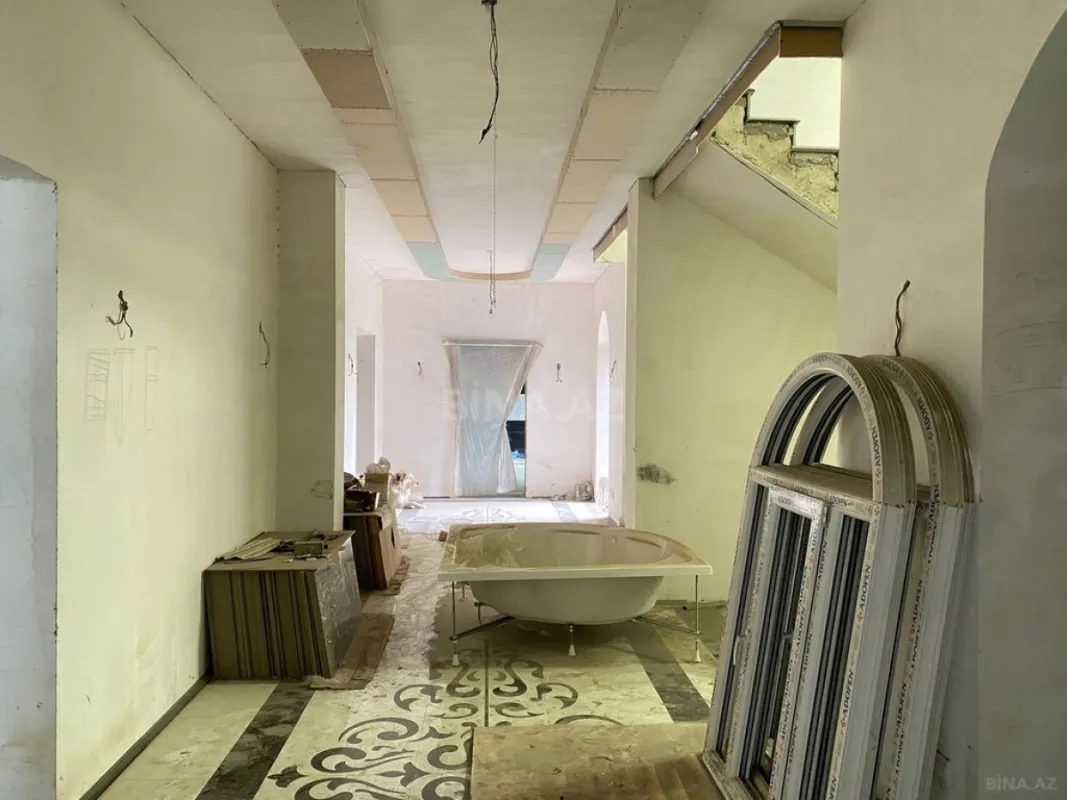 Satılır 11 otaqlı həyət evi 1700 m²