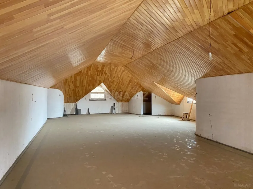 Satılır 11 otaqlı həyət evi 1700 m²