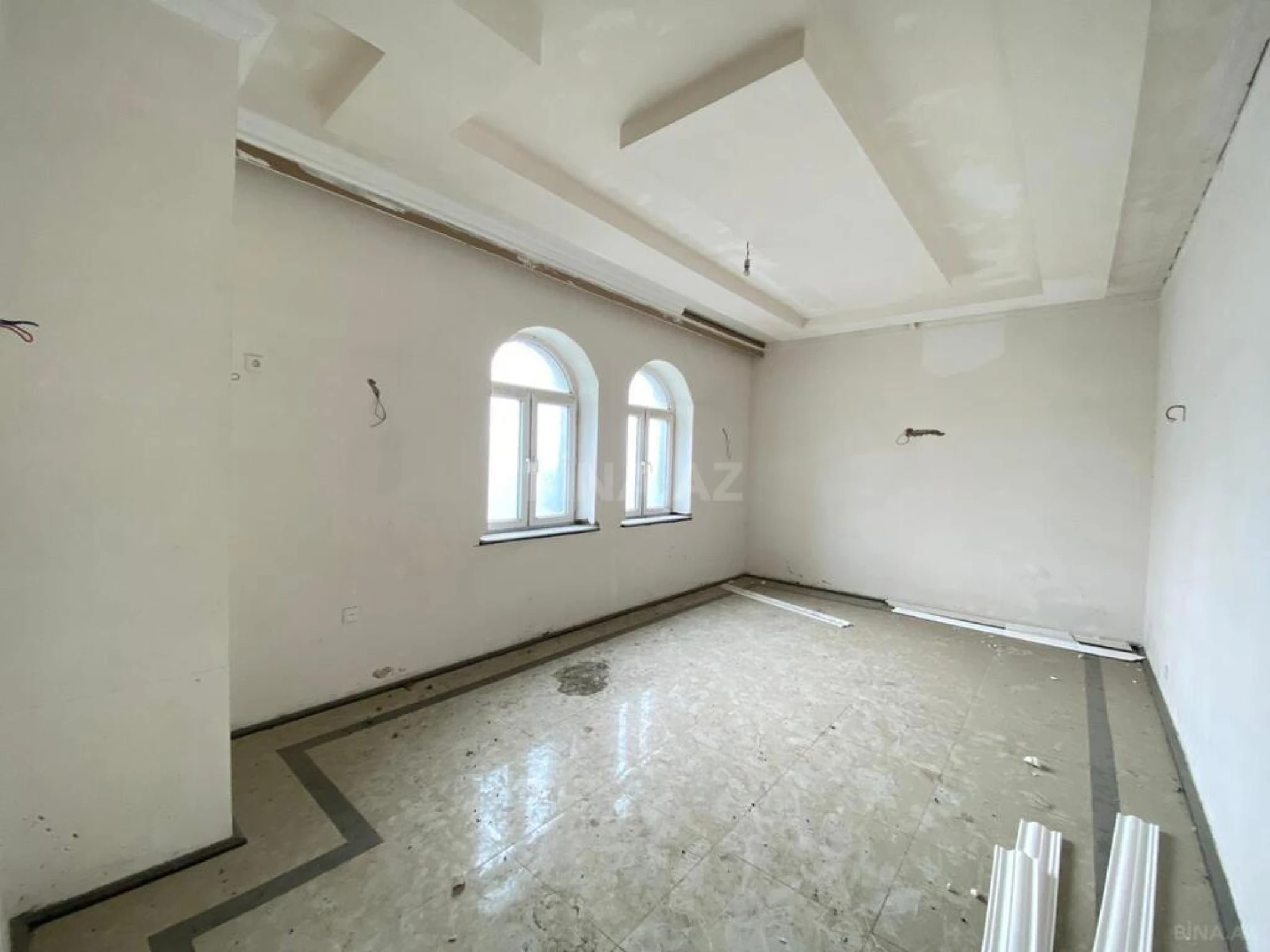 Satılır 11 otaqlı həyət evi 1700 m²