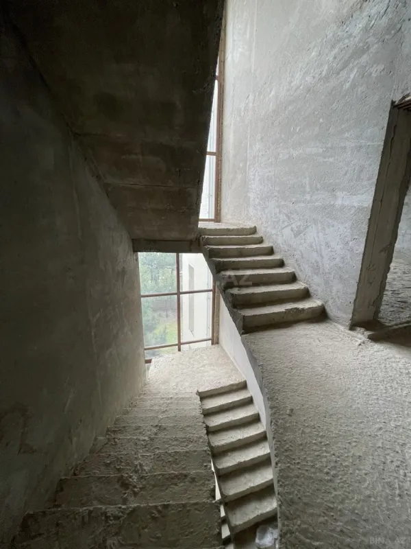 Satılır 7 otaqlı həyət evi 370 m²