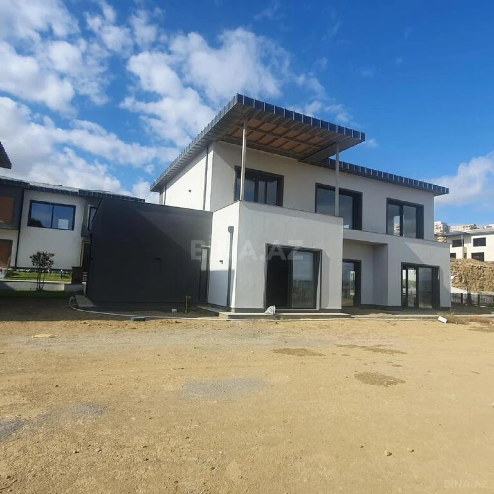 Satılır 7 otaqlı həyət evi 370 m²