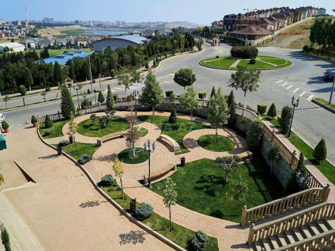 Satılır 7 otaqlı həyət evi 370 m²