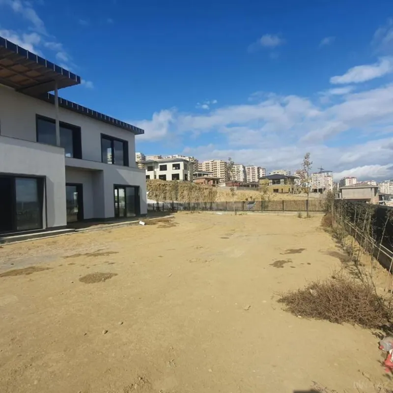 Satılır 7 otaqlı həyət evi 370 m²