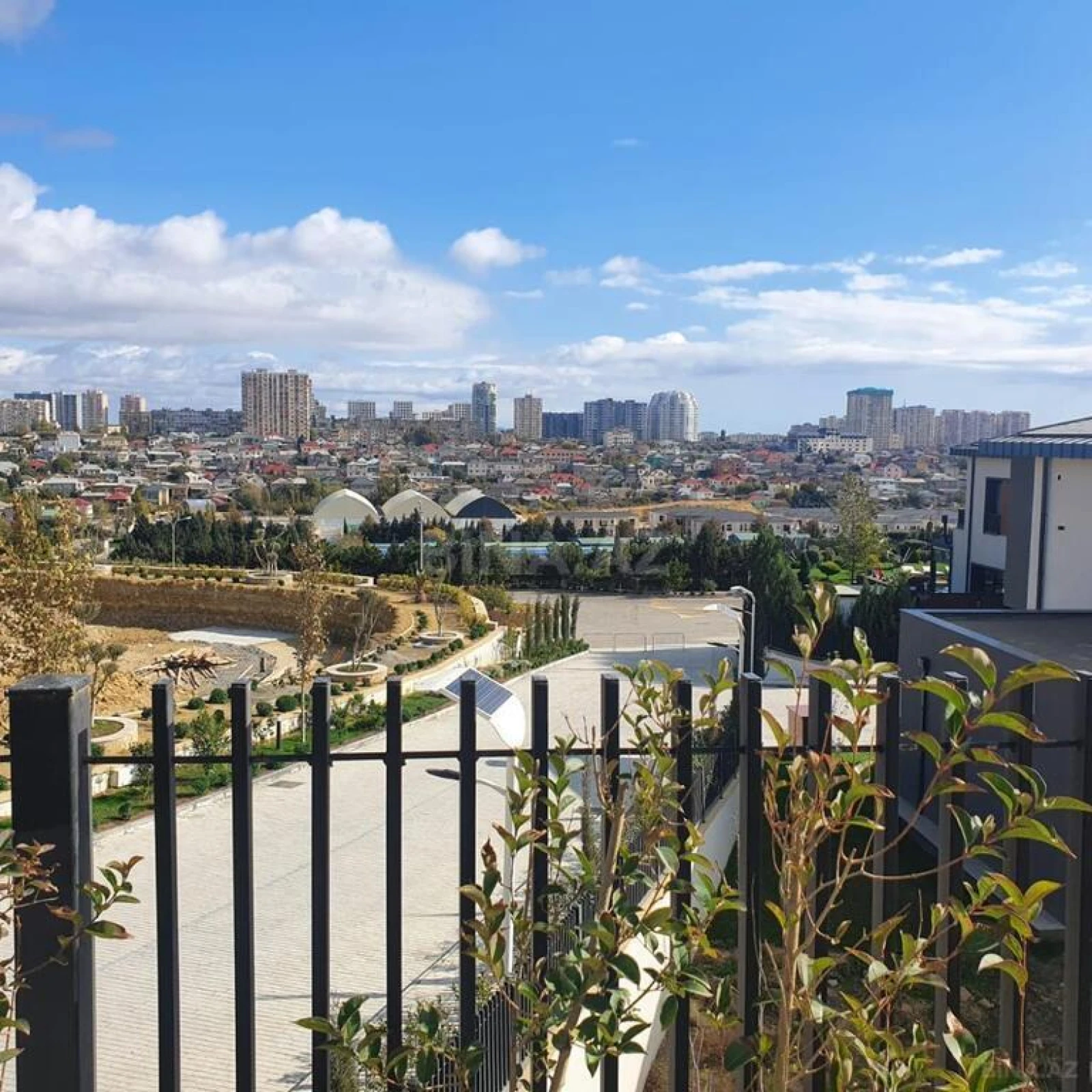 Satılır 7 otaqlı həyət evi 370 m²