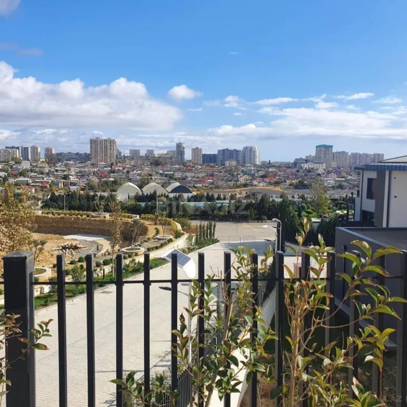 Satılır 7 otaqlı həyət evi 370 m²