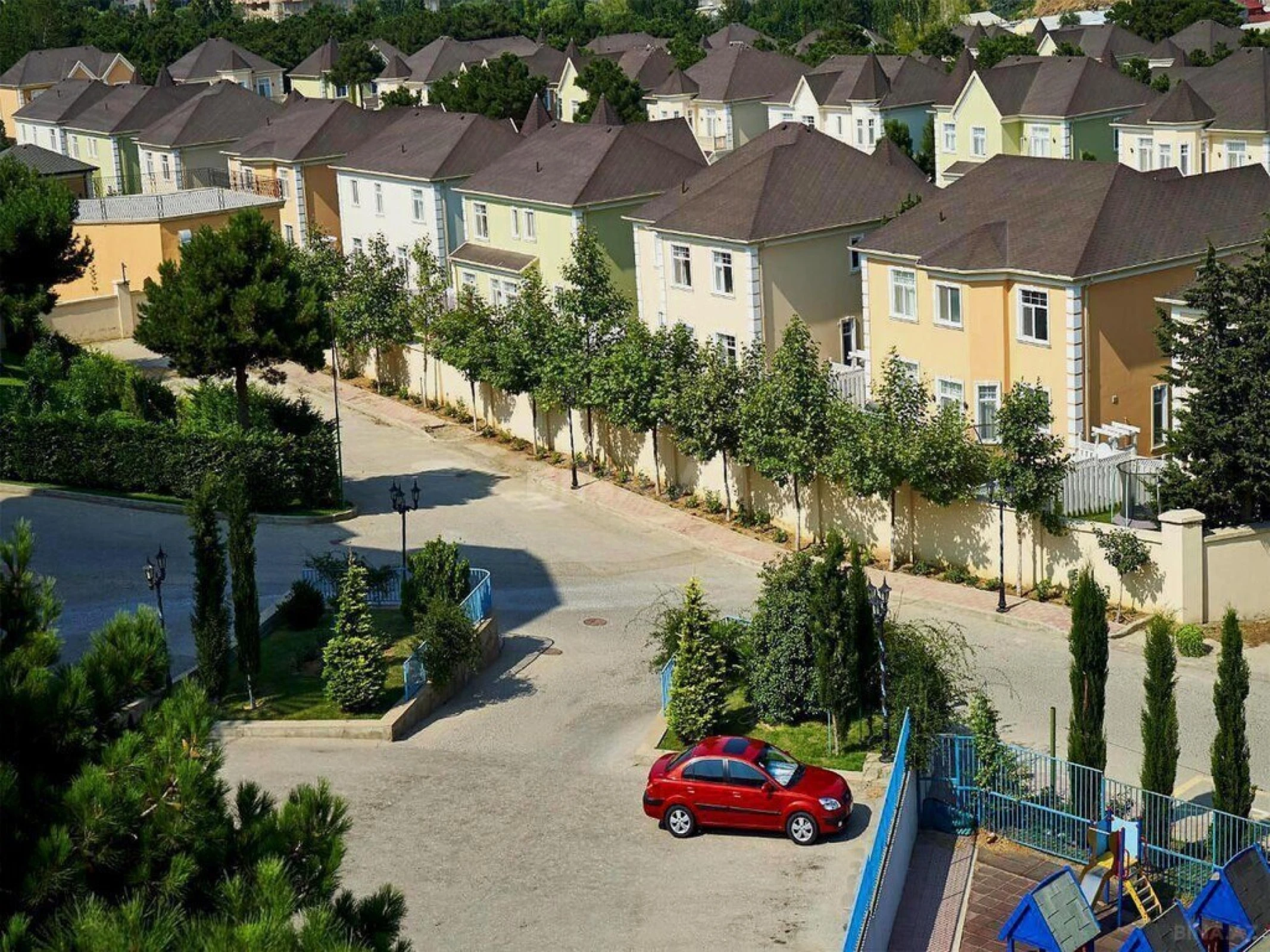 Satılır 7 otaqlı həyət evi 370 m²