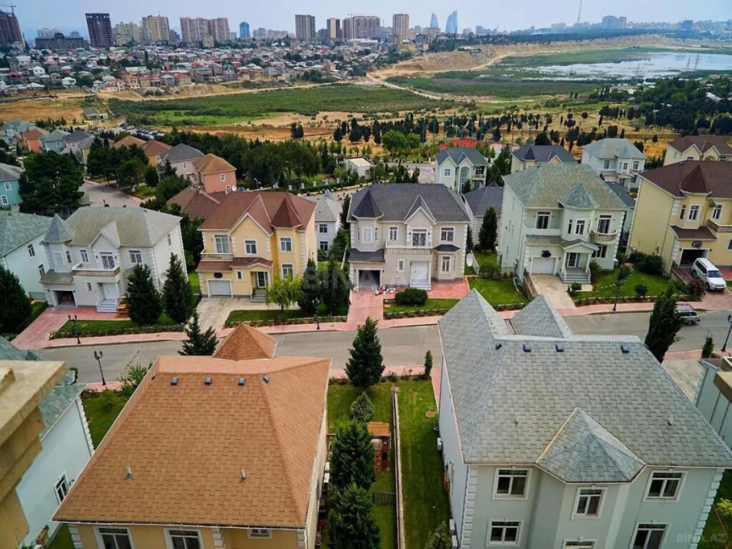 Satılır 7 otaqlı həyət evi 370 m²