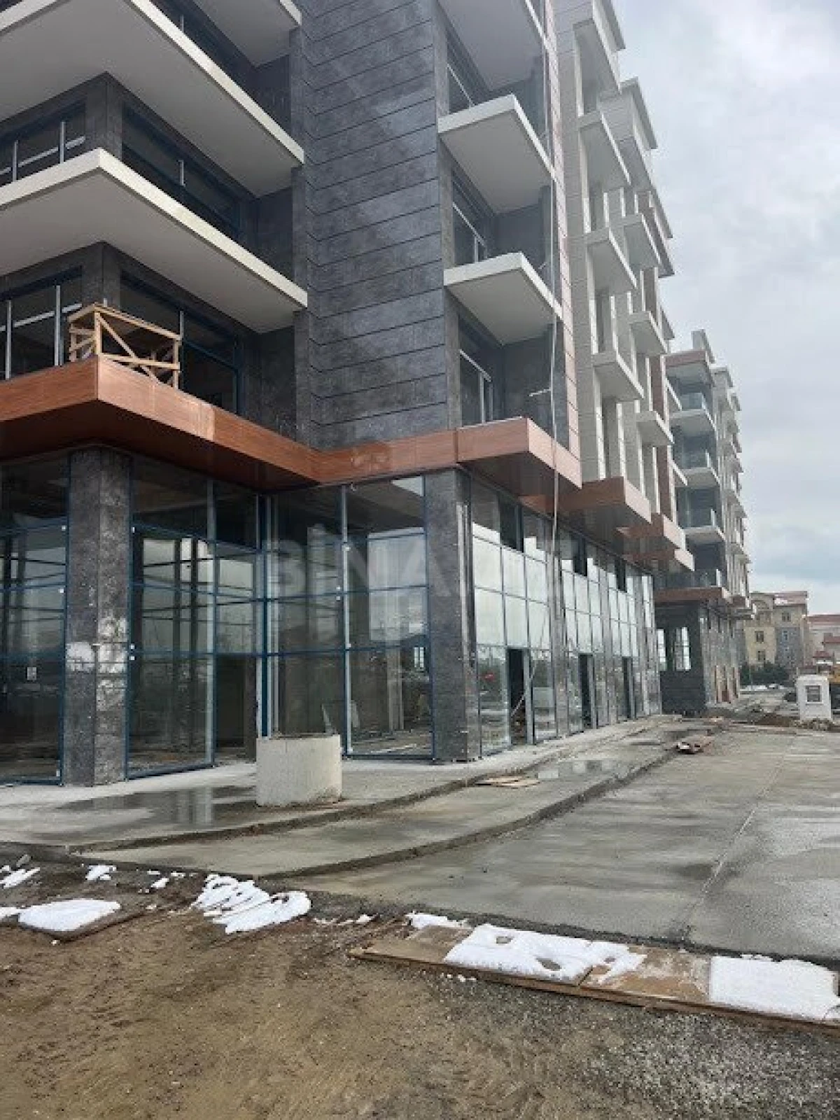 Satılır 4 otaqlı mənzil 260 m²