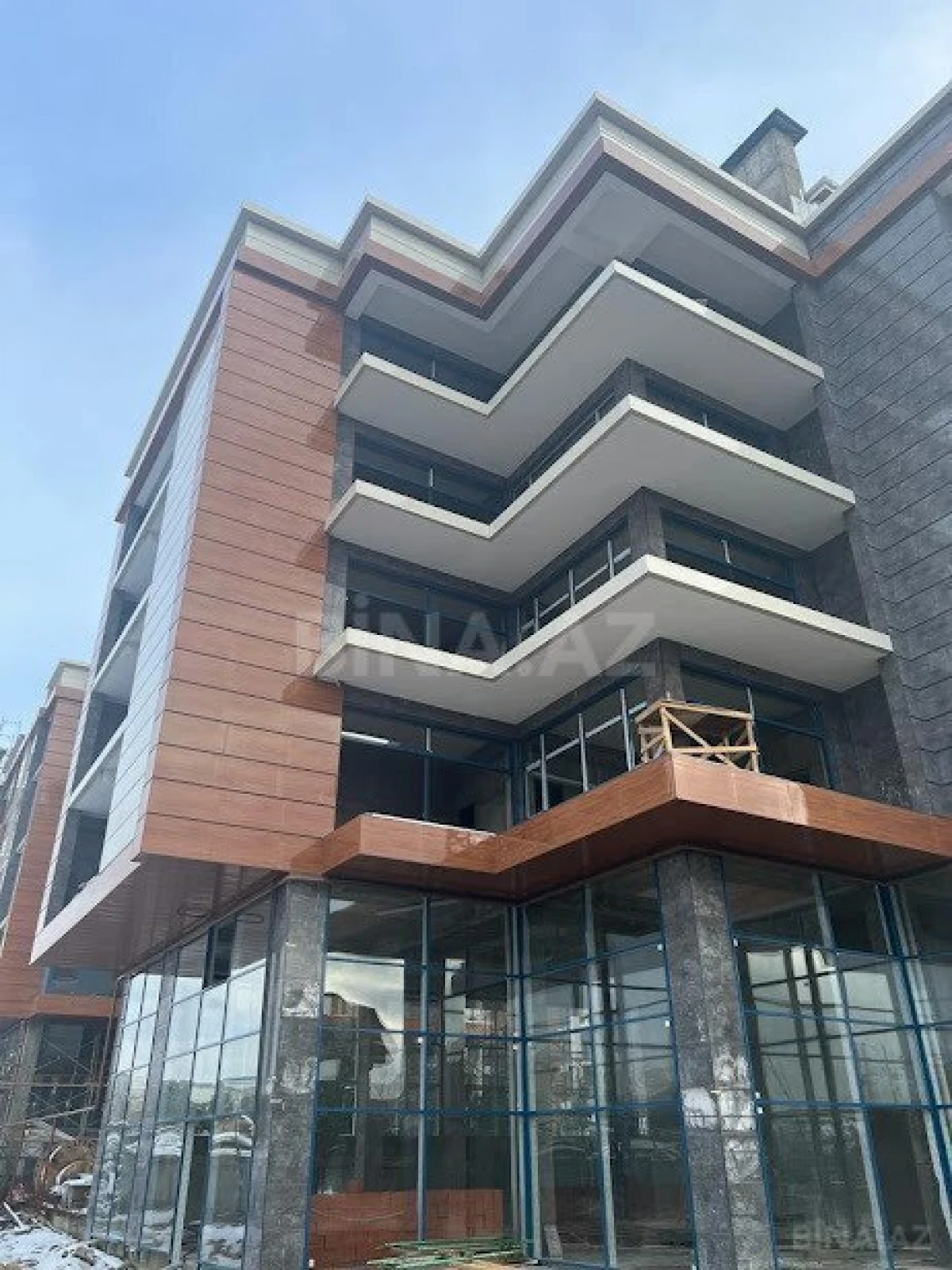 Satılır 4 otaqlı mənzil 260 m²