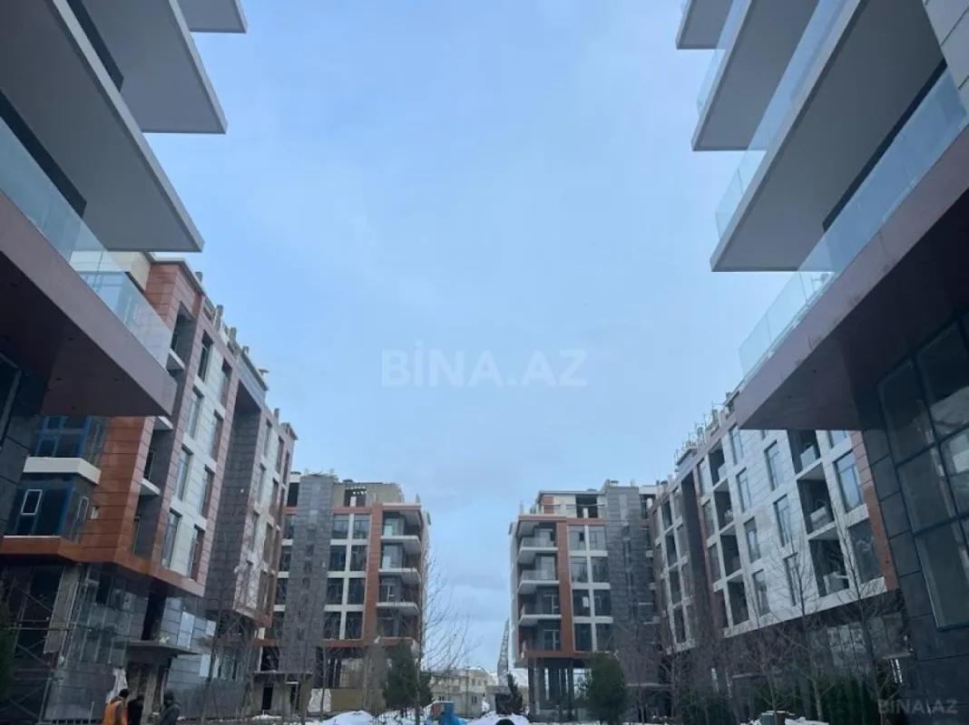 Satılır 4 otaqlı mənzil 260 m²