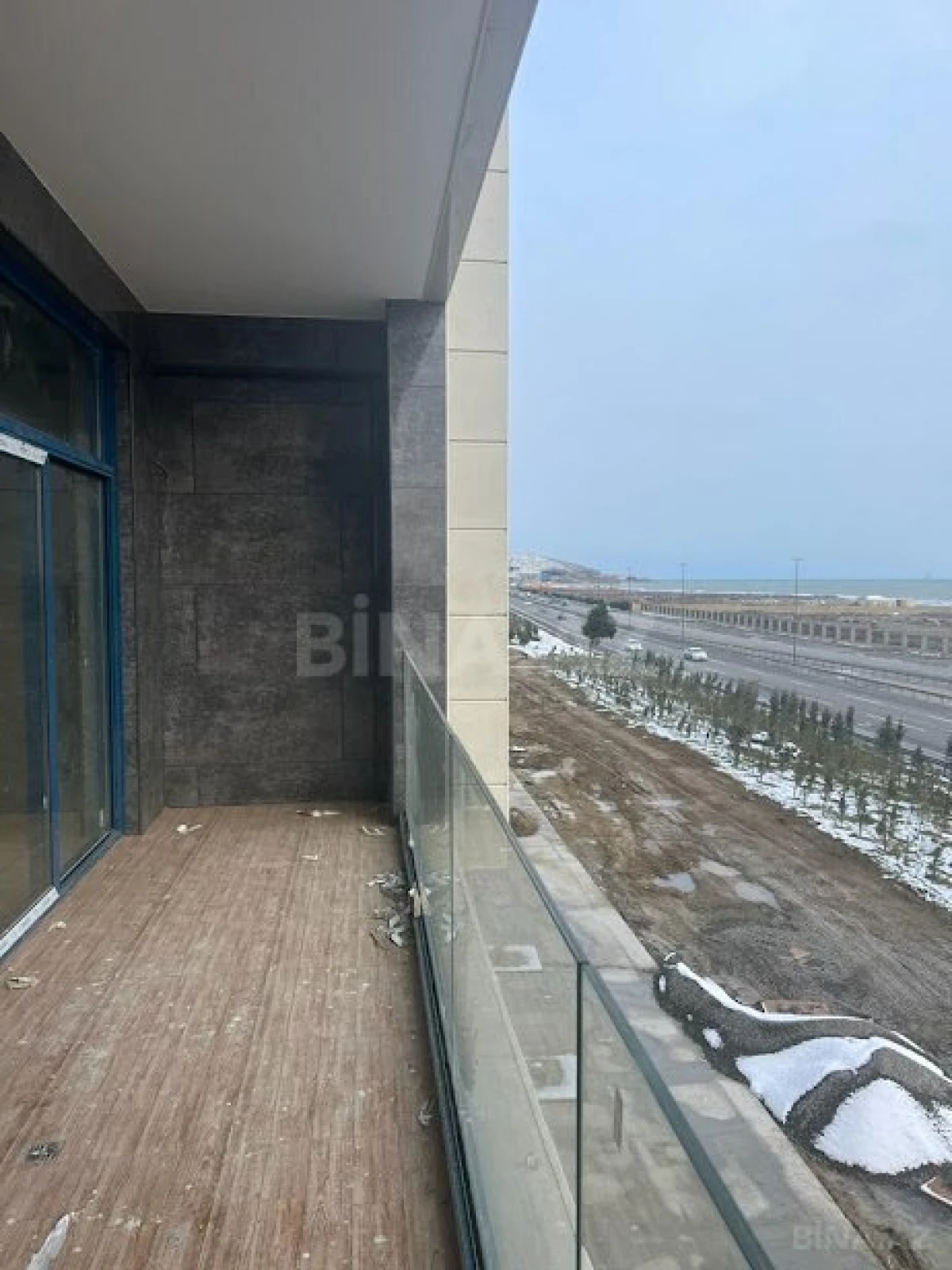 Satılır 4 otaqlı mənzil 260 m²