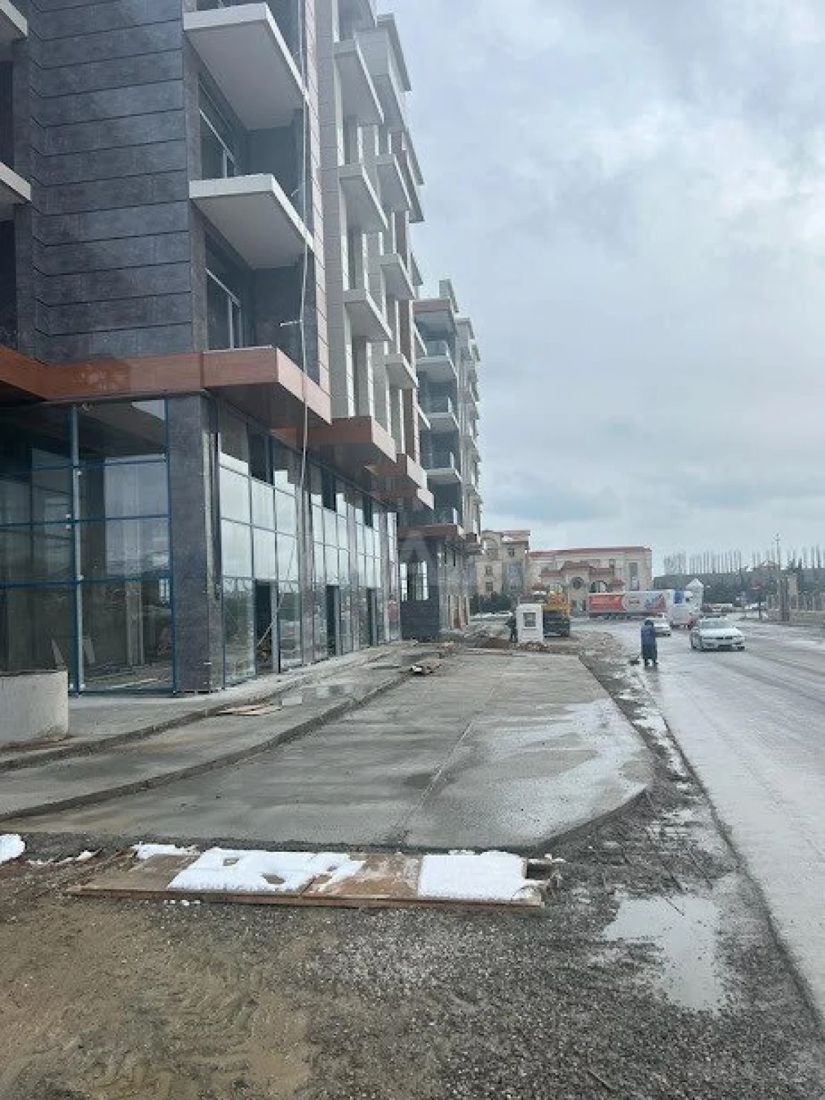 Satılır 4 otaqlı mənzil 260 m²