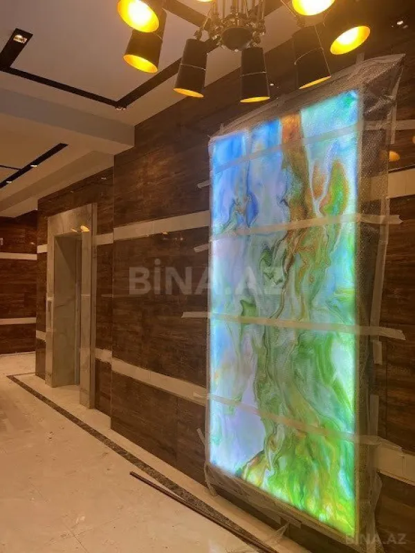 Satılır 4 otaqlı mənzil 260 m²