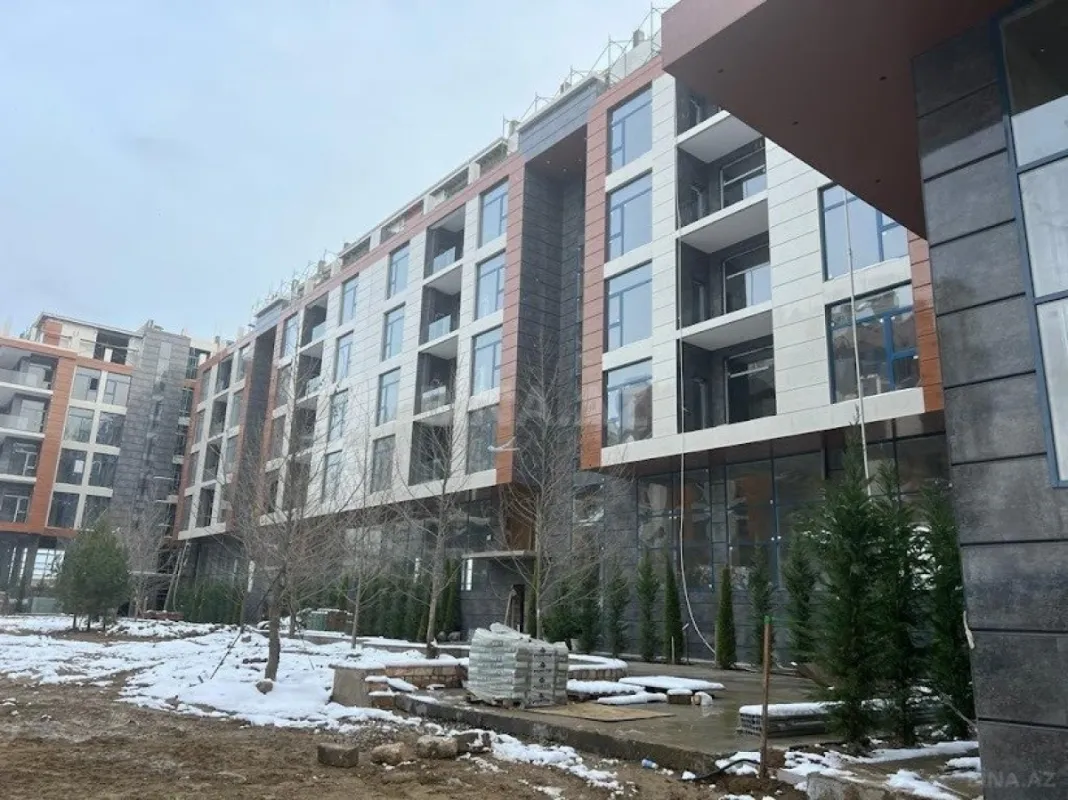 Satılır 4 otaqlı mənzil 260 m²