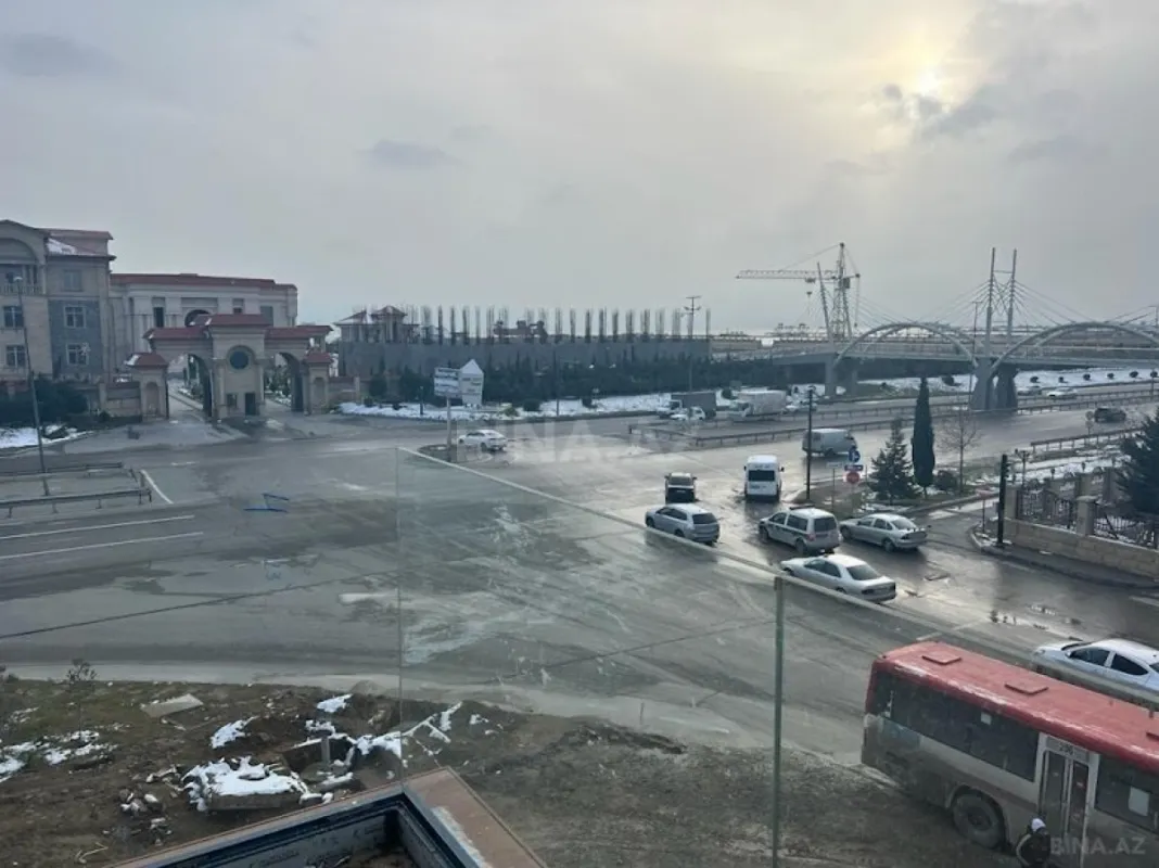 Satılır 4 otaqlı mənzil 260 m²