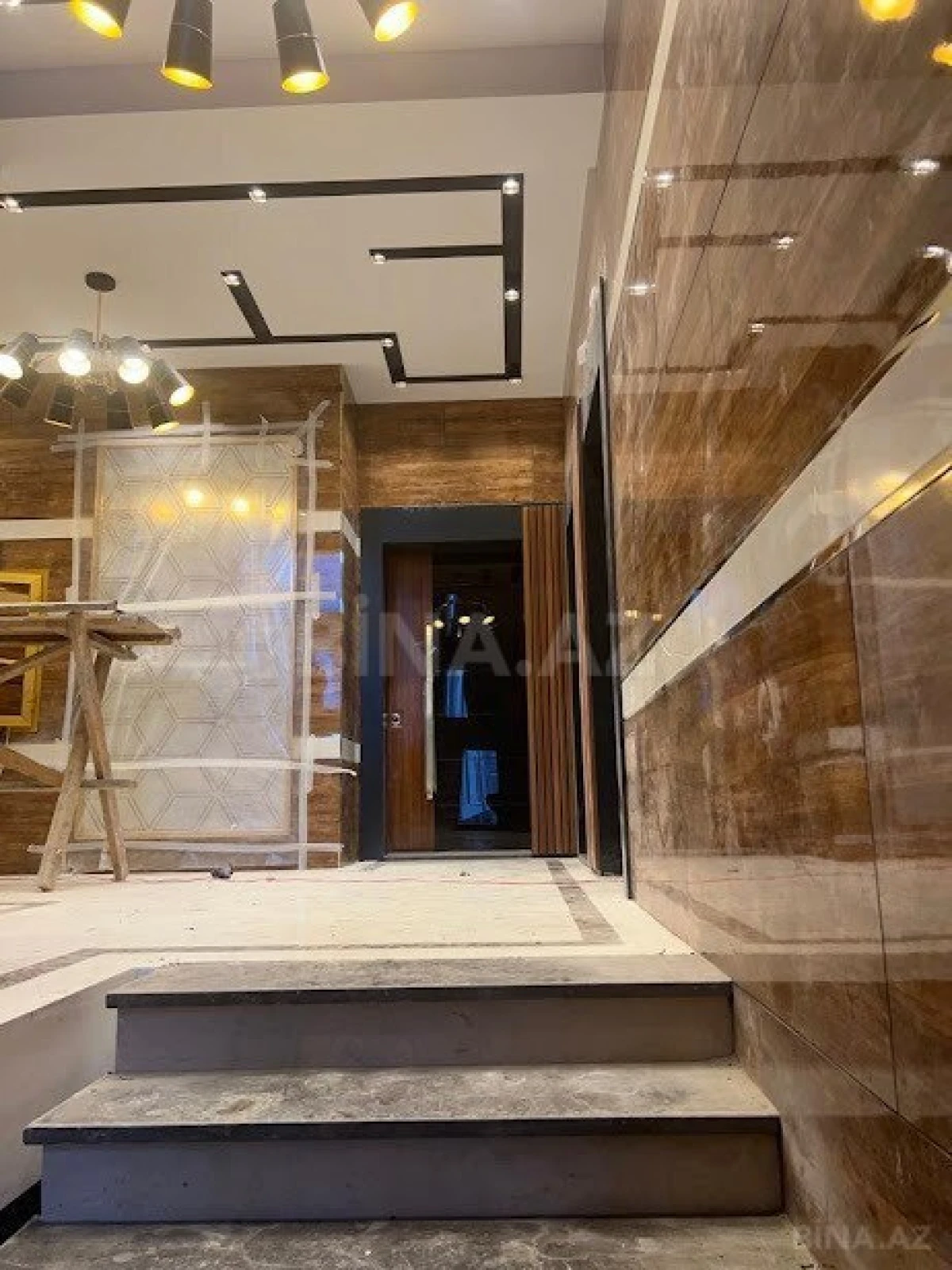 Satılır 4 otaqlı mənzil 260 m²