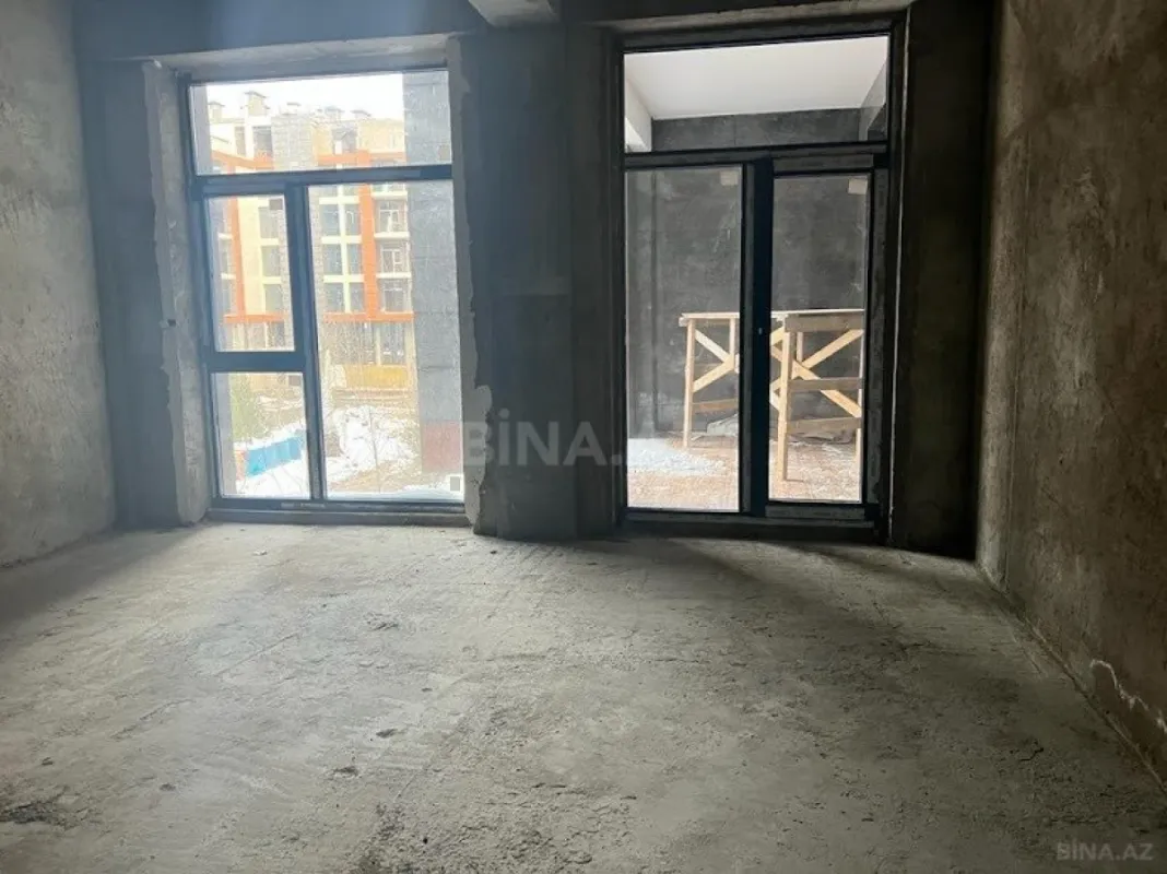 Satılır 4 otaqlı mənzil 260 m²
