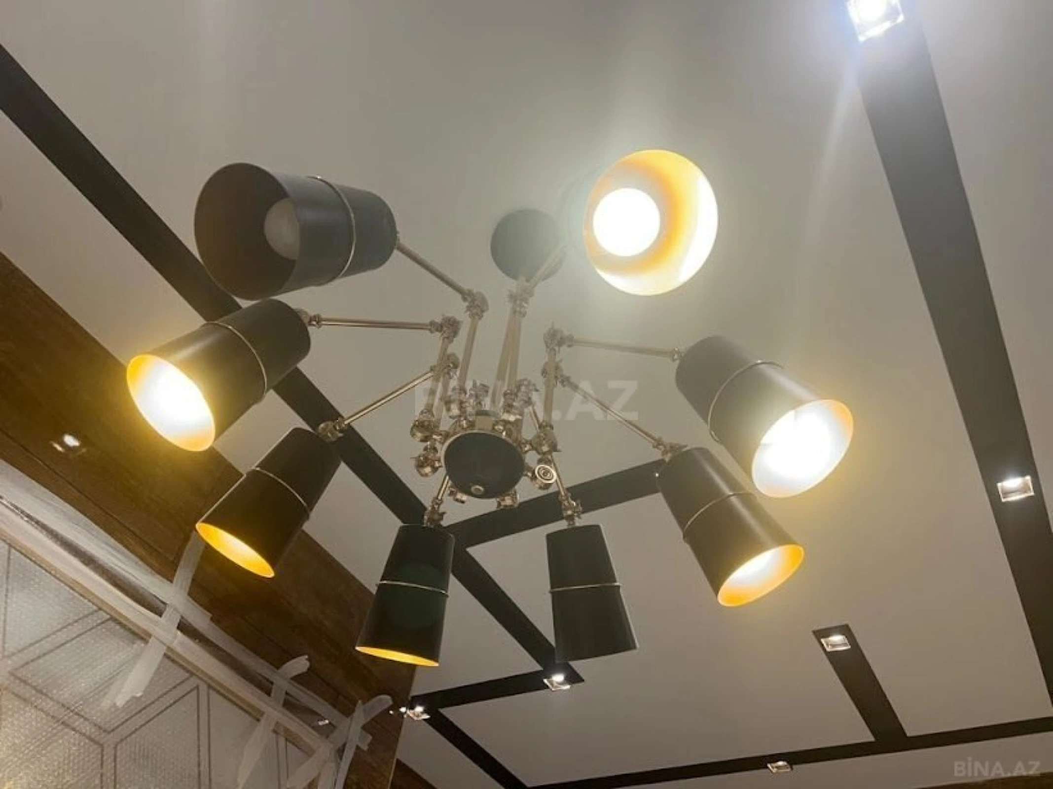 Satılır 4 otaqlı mənzil 260 m²