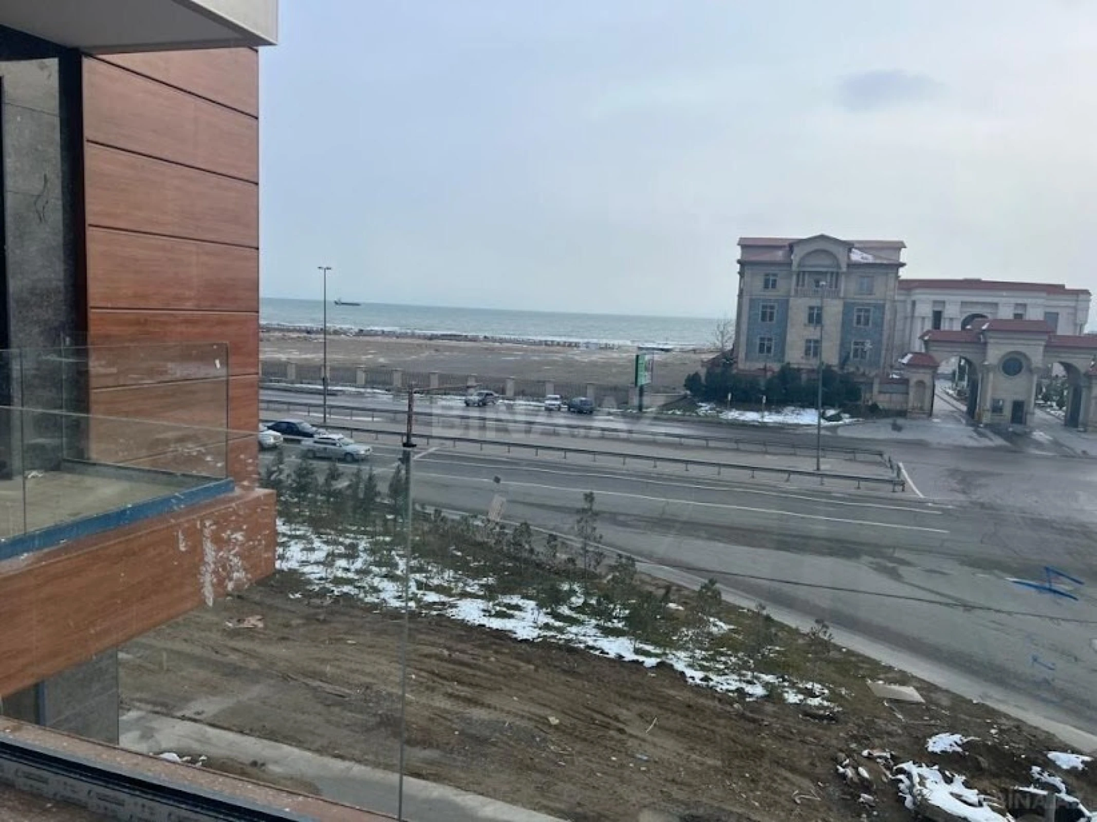 Satılır 4 otaqlı mənzil 260 m²