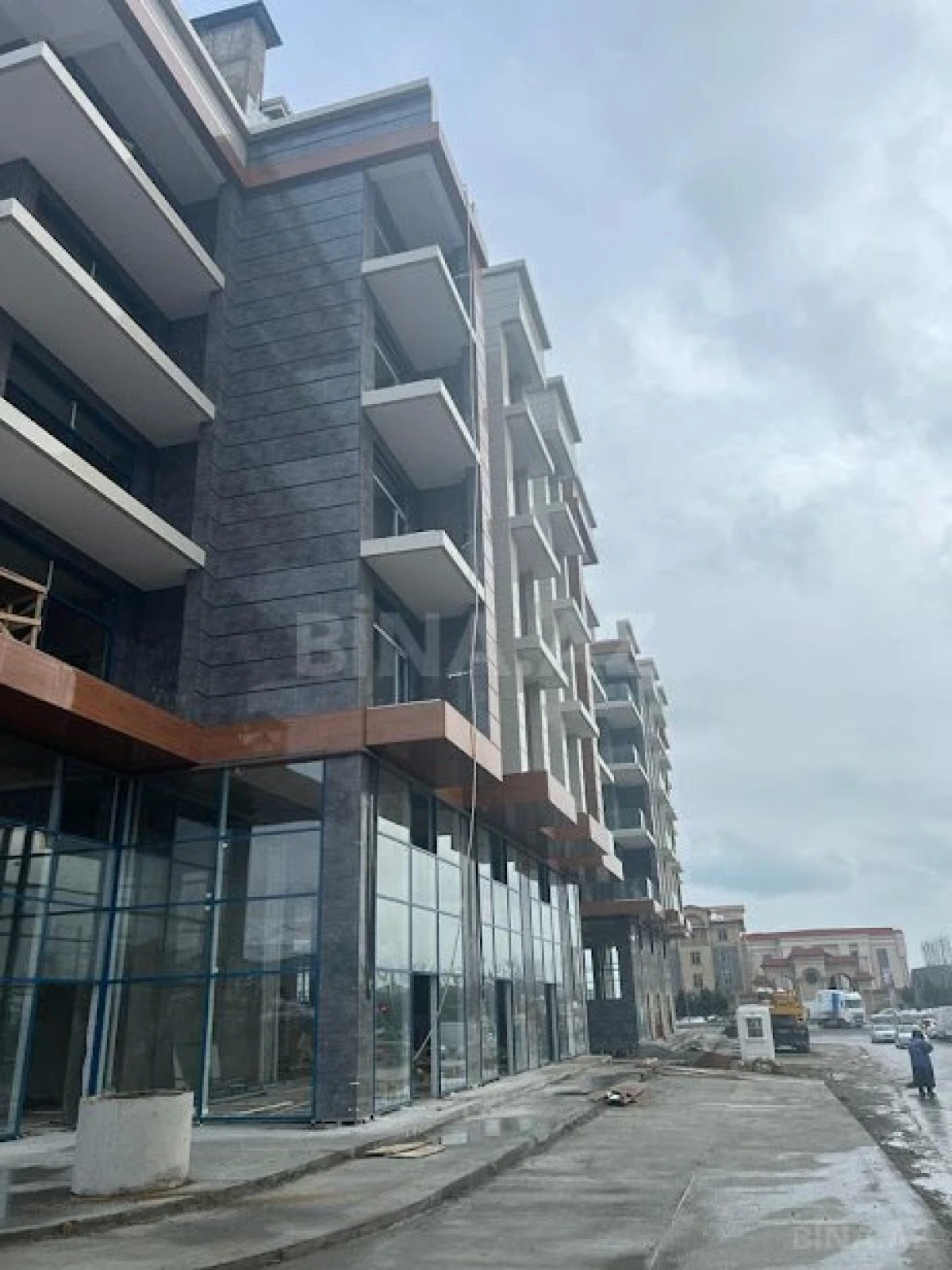 Satılır 4 otaqlı mənzil 260 m²