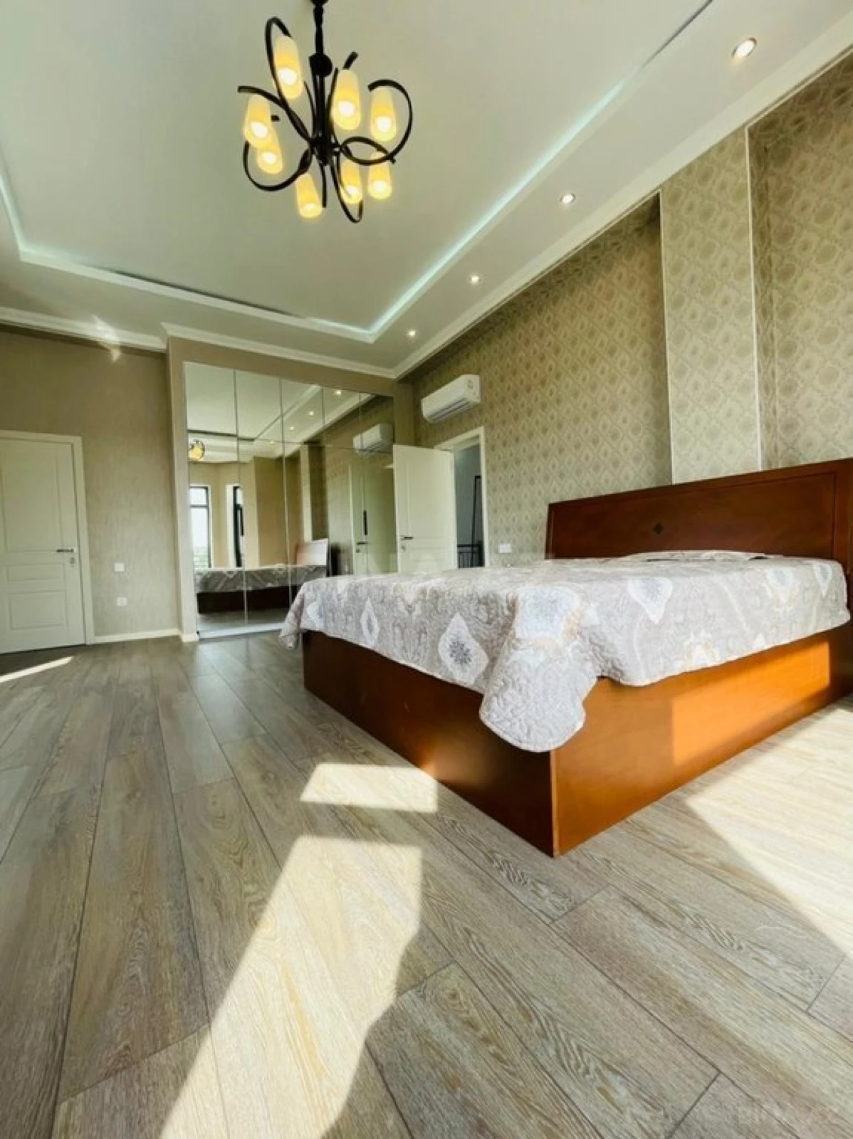 Kirayə verilir 5 otaqlı həyət evi 270 m²