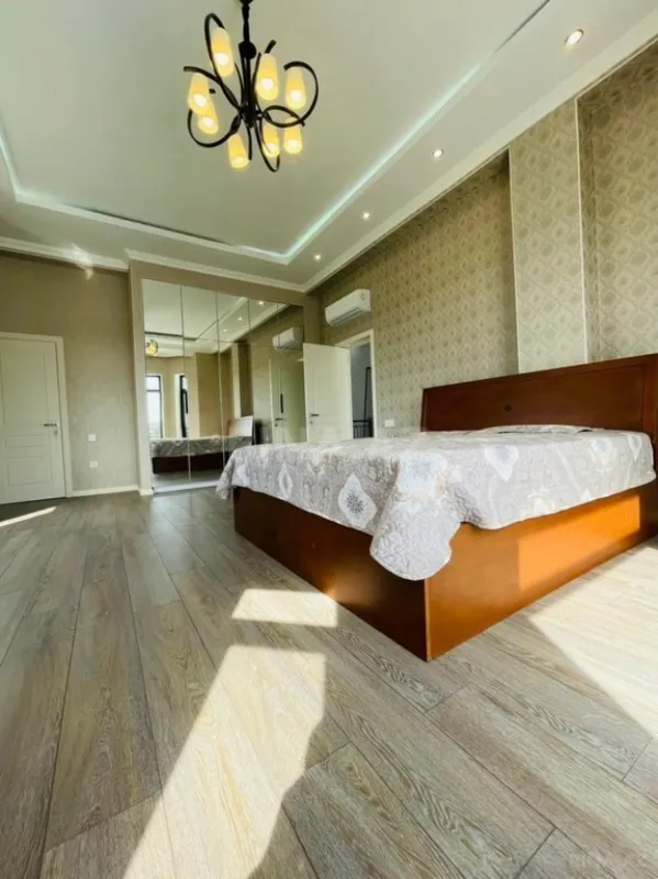 Kirayə verilir 5 otaqlı həyət evi 270 m²