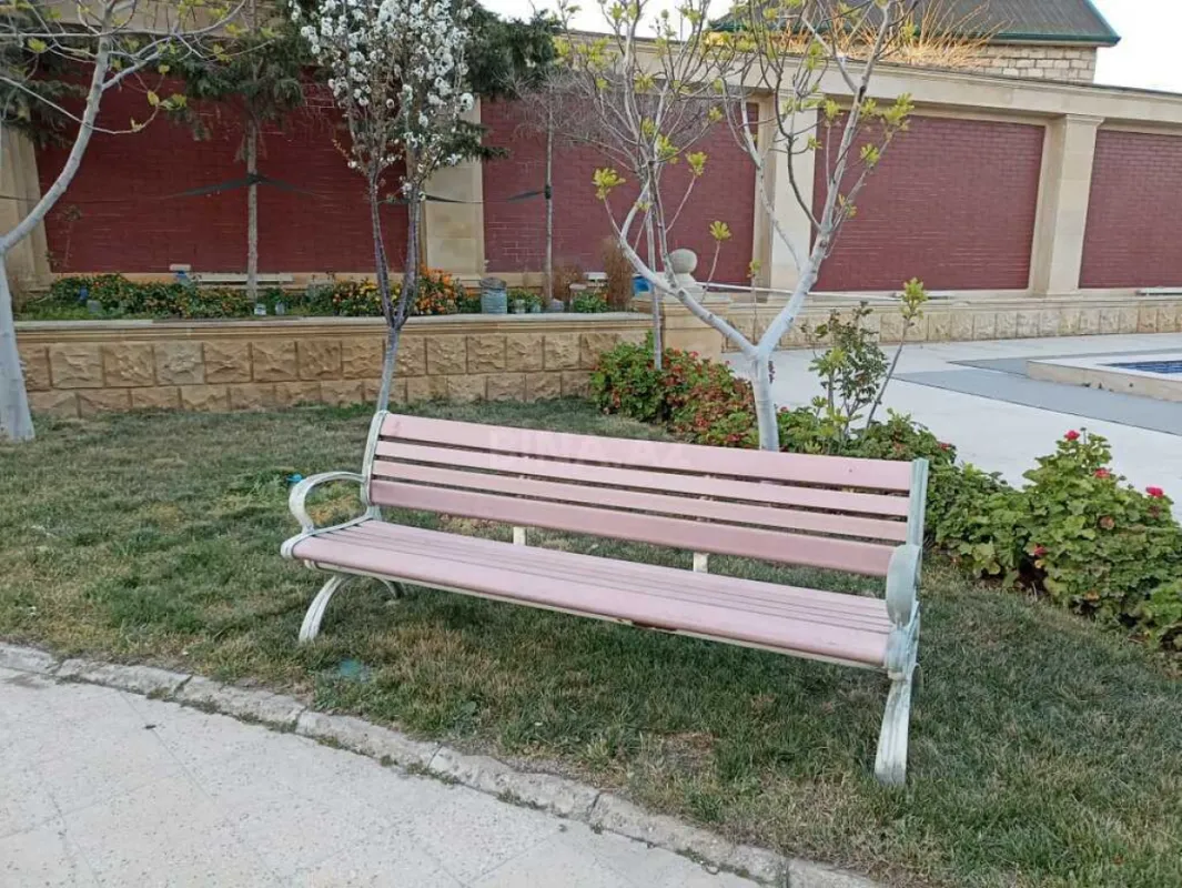 Kirayə verilir 8 otaqlı həyət evi 600 m²