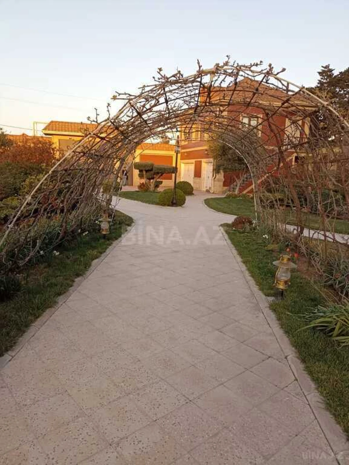 Kirayə verilir 8 otaqlı həyət evi 600 m²