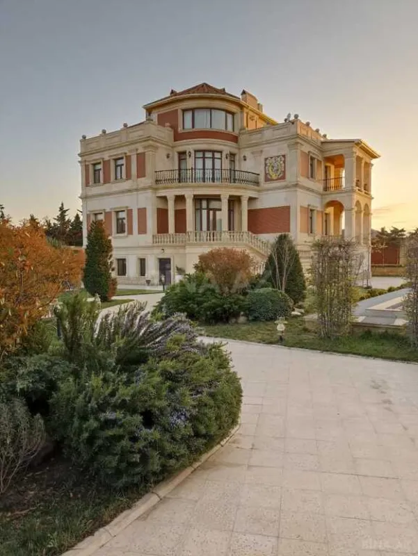 Kirayə verilir 8 otaqlı həyət evi 600 m²