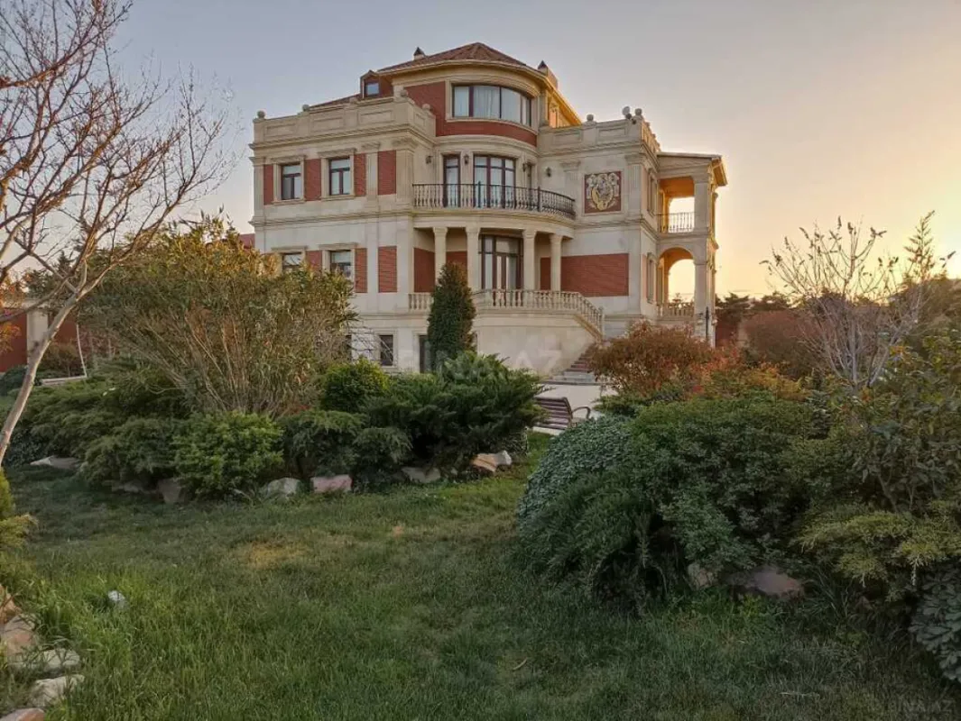 Kirayə verilir 8 otaqlı həyət evi 600 m²