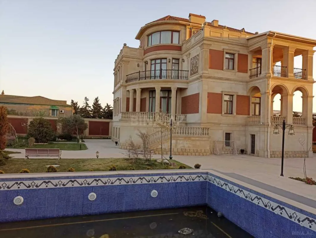 Kirayə verilir 8 otaqlı həyət evi 600 m²