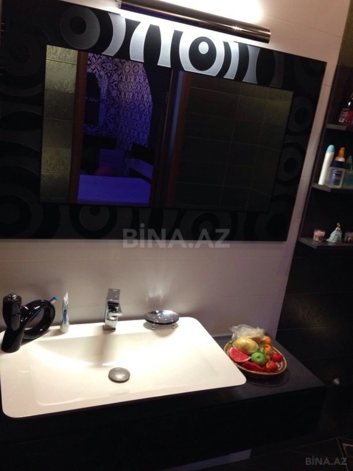 Satılır 5 otaqlı mənzil 300 m²