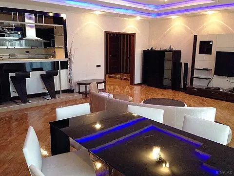 Satılır 5 otaqlı mənzil 300 m²