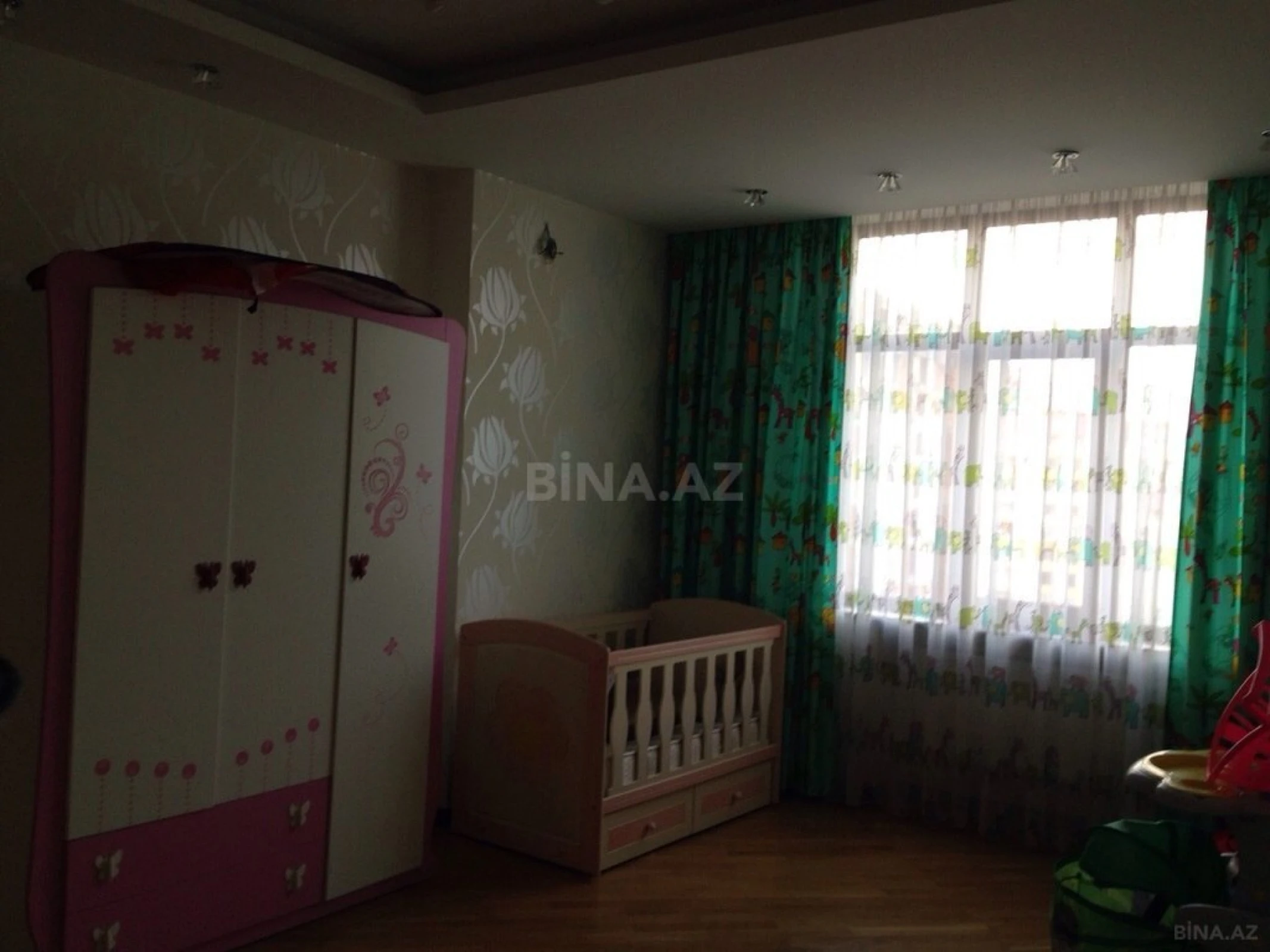 Satılır 5 otaqlı mənzil 300 m²