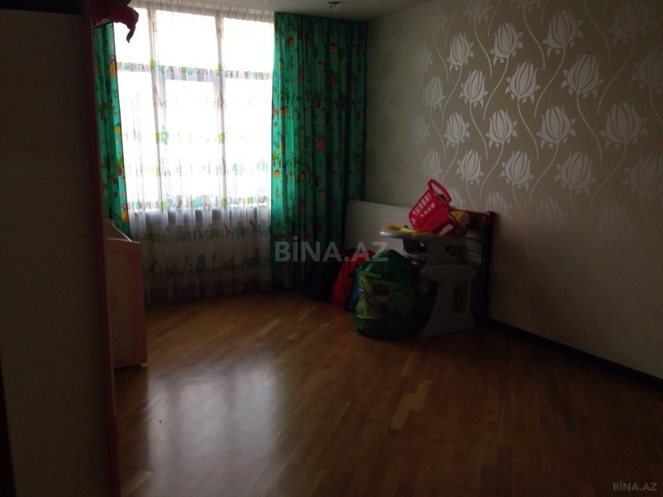 Satılır 5 otaqlı mənzil 300 m²