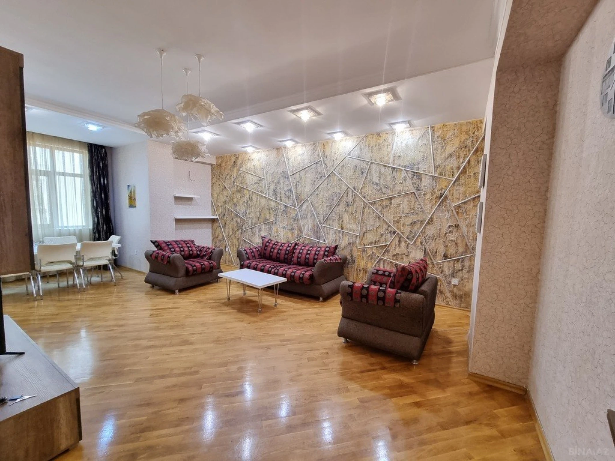 Satılır 3 otaqlı mənzil 133 m²