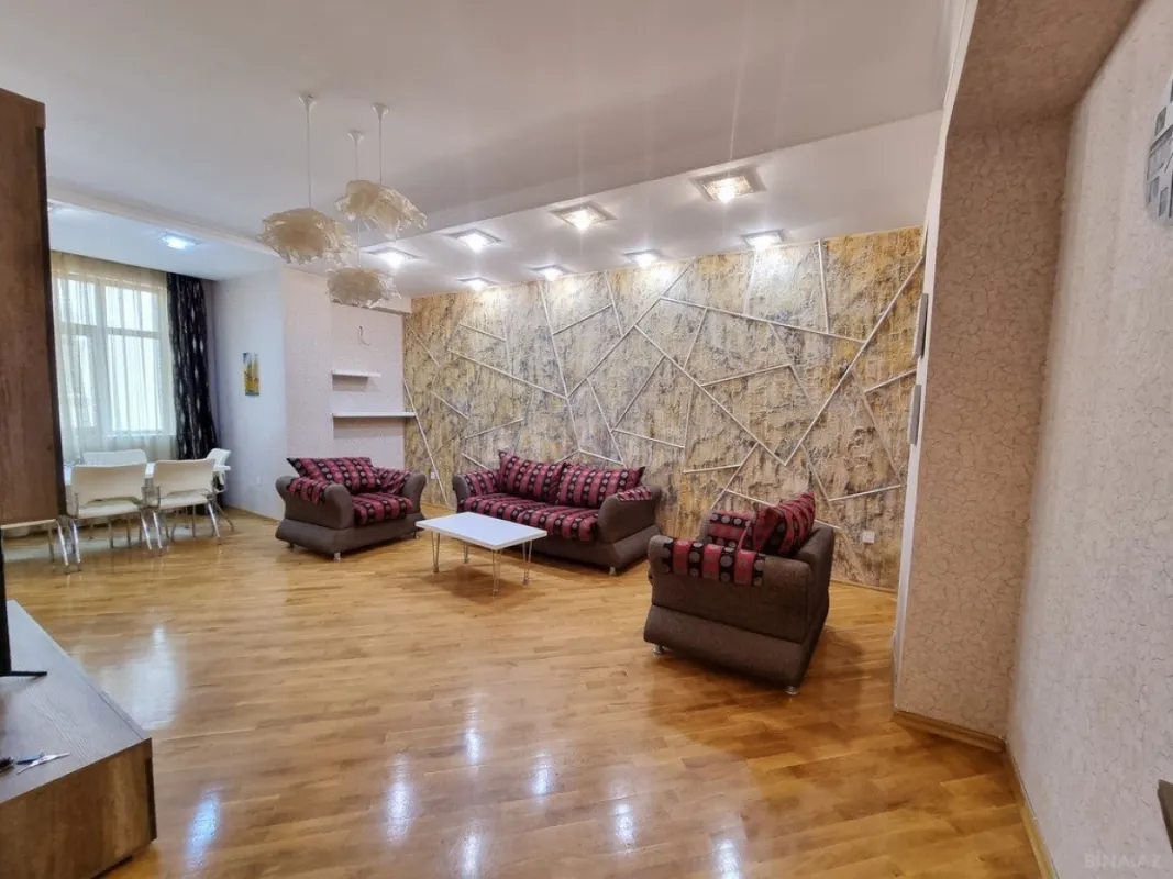 Satılır 3 otaqlı mənzil 133 m²