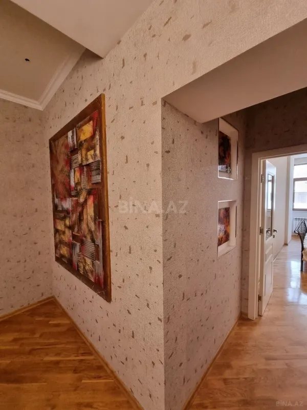 Satılır 3 otaqlı mənzil 133 m²