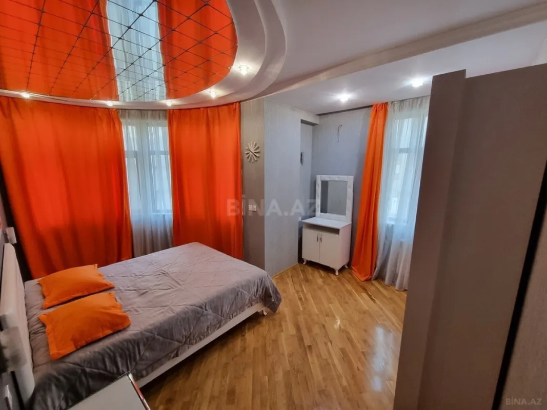 Satılır 3 otaqlı mənzil 133 m²