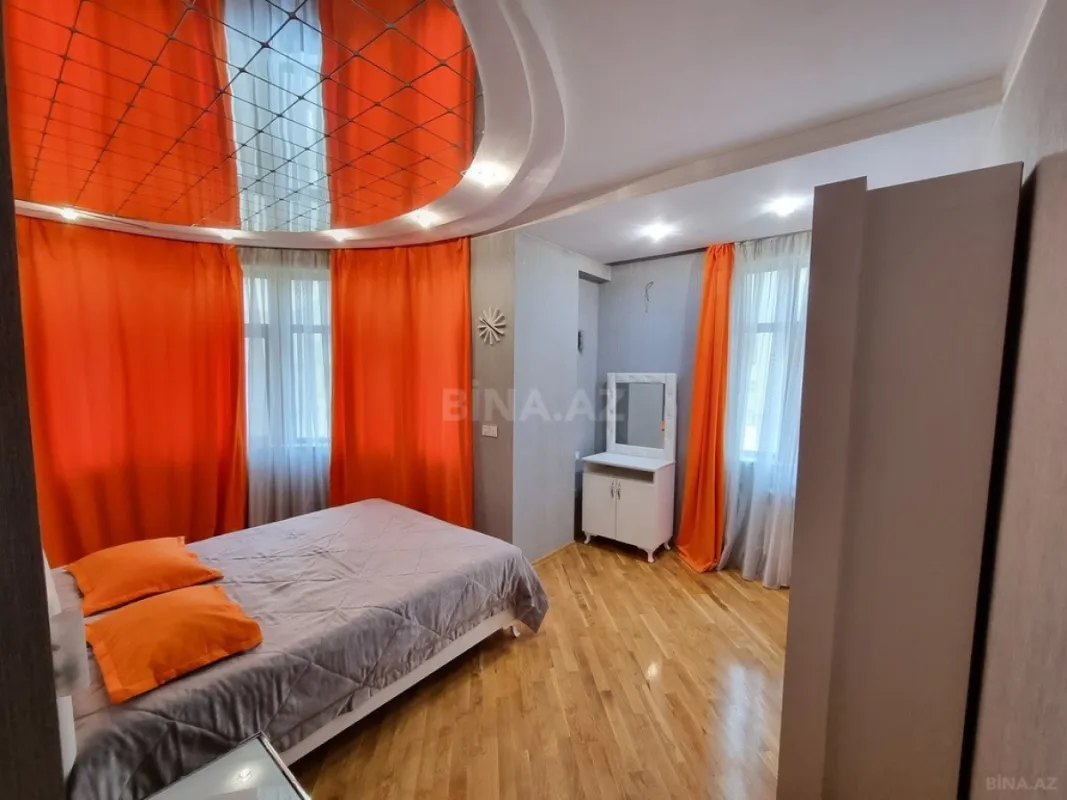 Satılır 3 otaqlı mənzil 133 m²