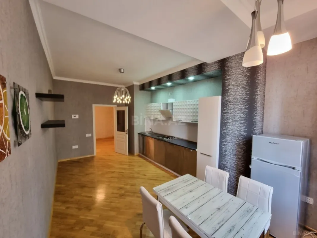 Satılır 3 otaqlı mənzil 133 m²