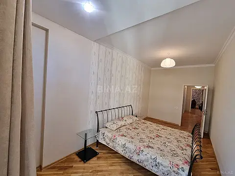 Satılır 3 otaqlı mənzil 133 m²