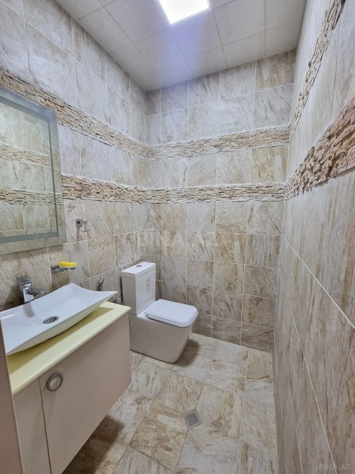 Satılır 3 otaqlı mənzil 133 m²