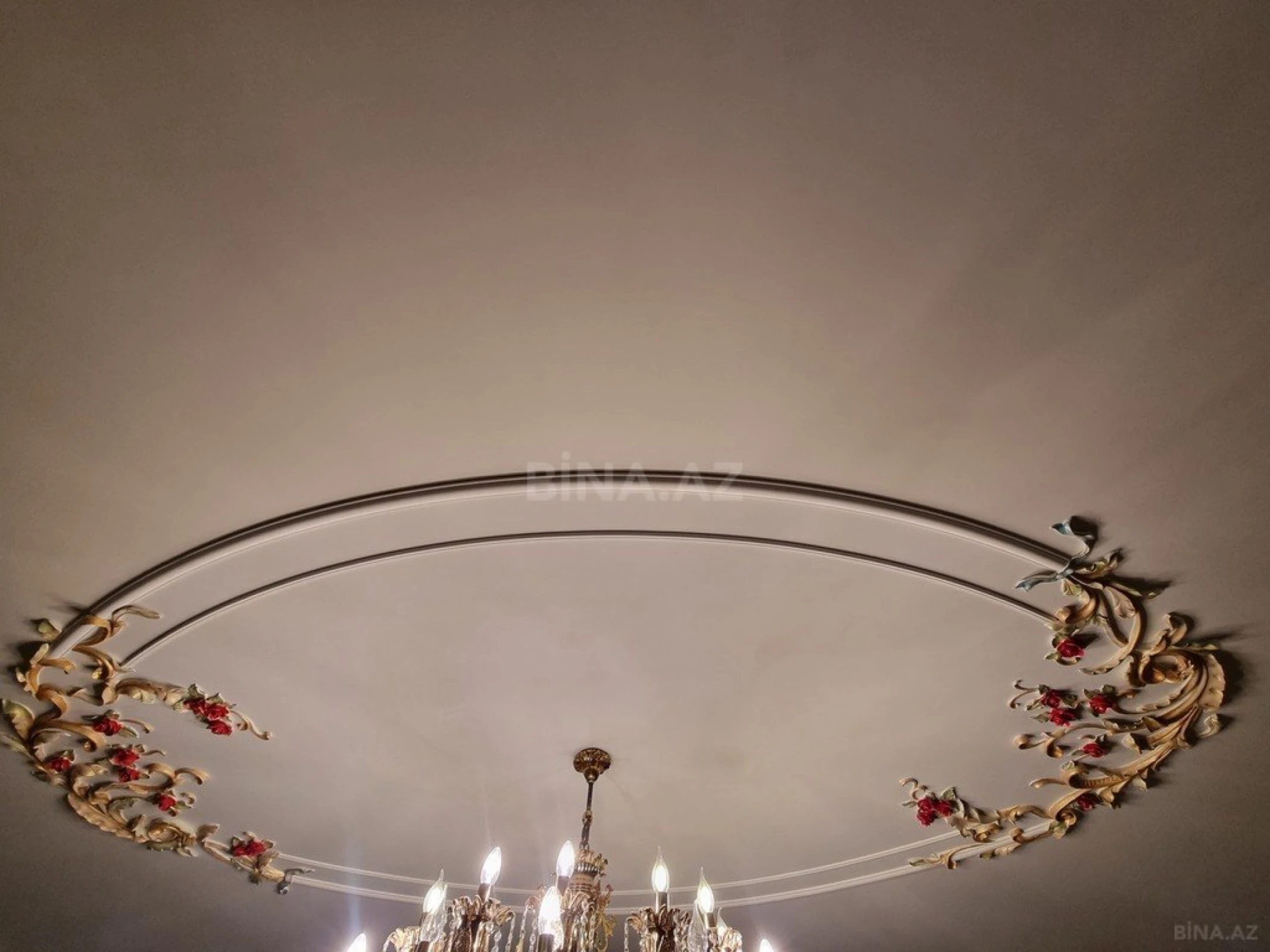 Satılır 4 otaqlı mənzil 270 m²